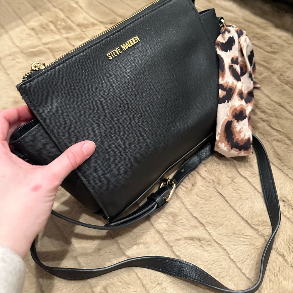 Steve Madden Black Crossbody Purse Gold Zippered Leopard Scarf